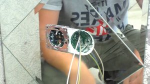 Т 13.1 Установка блока розеток на зеркало.