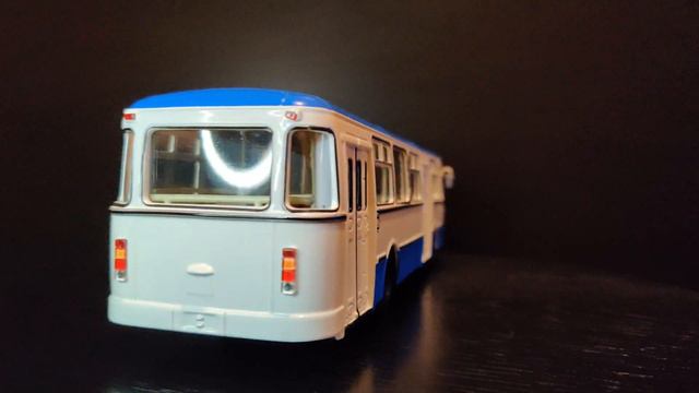 ЛИАЗ-677М "Луноход". Автобус по маршруту из детства. Модель 1:43. смотреть онлайн