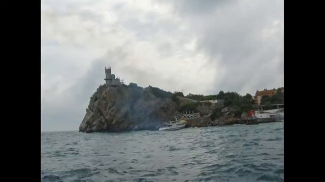 Гнездо ласточки,Ласточкино гнездо,Ялта,Крым,отдых,юмор,море,птицы