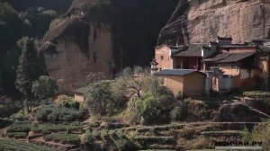 Уишань - даосские и буддийские монастыри.