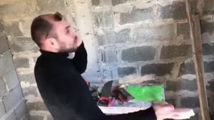 Помощь или издевательство? Прикольный пример непонимания в разговоре.