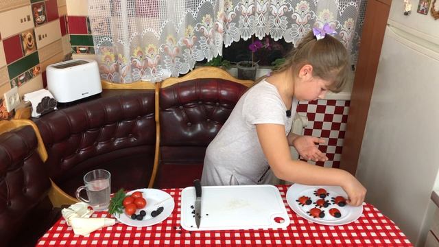 Божьи коровки из помидор  !!! Красивое оформление праздничного стола !!!