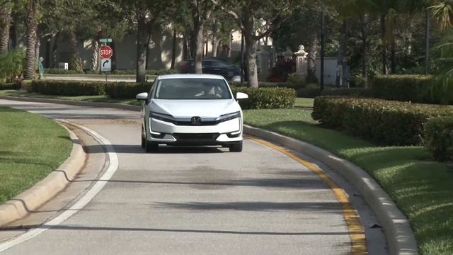 2018 HONDA CLARITY PLUG IN QUICK TAKES смотреть онлайн