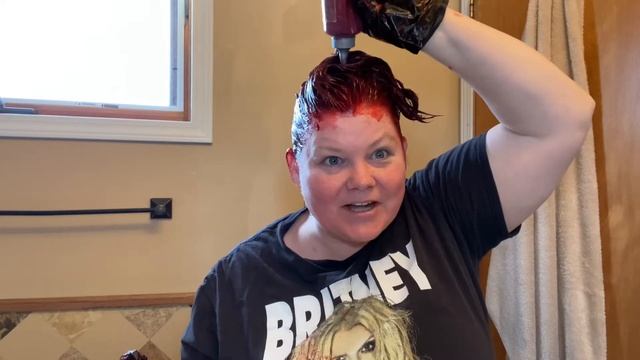 Dyeing my hair RED VELVET R48 L’Oréal Féria смотреть онлайн