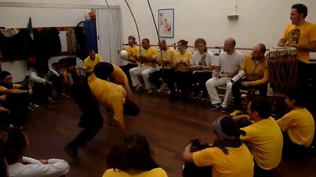 Flavio e Stefania Roda em homenagem ao Mestre Pastinha 2011 смотреть онлайн