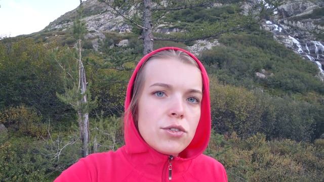 ОГРОМНЫЙ ВОДОПАД В ТАЙГЕ! ЛЕЧУ КОЛЕНКИ ЧЕРНИКОЙ. НЕПОХОДНИЦА.
