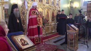 Пасхальное поздравление митрополиту Владимиру от воспитанников воскресной школы Покровского собора.