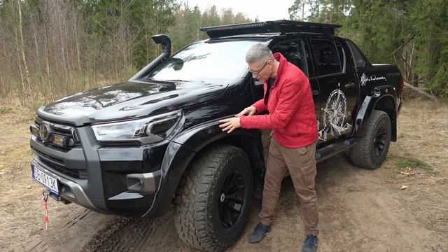 Topowe odmiany Hiluxa - Arctic Trucks i GR SPORT. Czym się charakteryzują? | Toyota Insider News