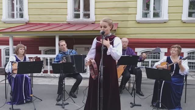 р.н.п. "Во селе Покровском" (Дарья Киркова и ансамбль "Царёво городище")