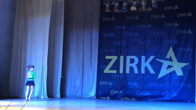 Акробатический танец соло.