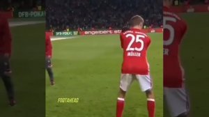 funny football the Thomas Muller! 😂😂