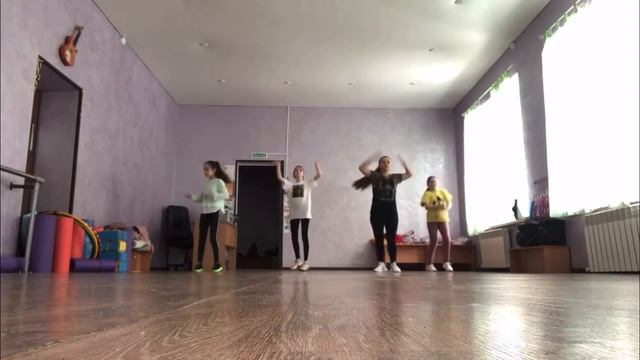 Лёгкие движения для детского танца?? #dance #танцы #танцынатнт #хипхоп #детскиетанцы