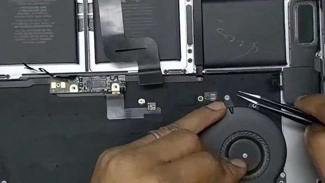 Apple MacBook Pro A1707 15" Disassemble