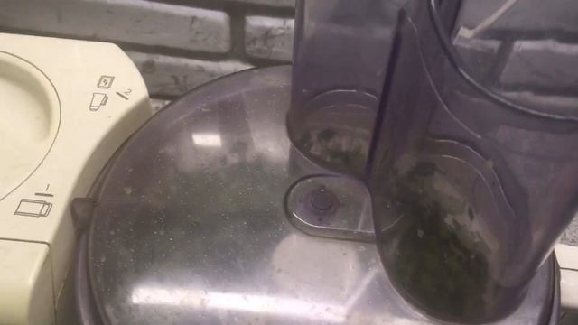 Молодой картофель в соляной корочке с соусом из авокадо. Очень вкусное постное блюдо смотреть онлайн