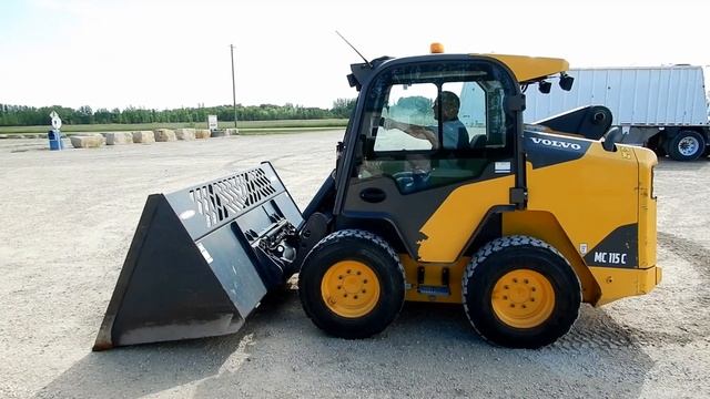 2012 Volvo MC115C Skid Steer