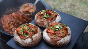 Чешский гуляш в казане на костре