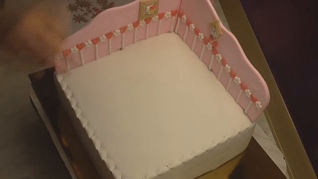 Красивый детский торт Хелло Китти.