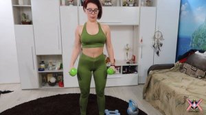 STANDING DB HAMMER ALTERNATING CURLS BICEPS - Kristine Maia FITNESS & HOME WORKOUT