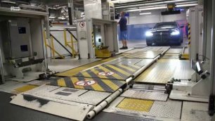 Производство BMW 4 серии купе 2021 года на заводе BMW Group в Дингольфинге.