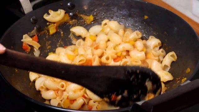 Macaroni Sandwich with 2 fillings - Tangi Mayo & Chatpati Green Chutney Sausage | Breakfast Sorted смотреть онлайн