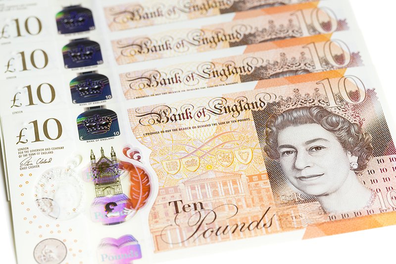 Пассажирка пыталась вывезти через "Домодедово" багаж, полный британской валюты / Город новостей