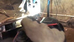 МНОГО СВАРКИ!!! Латаю ДЫРЫ на VW T4!!!