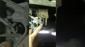 Установка задних сайлентблоков заднего подрамника (сайлентблоки редуктора).