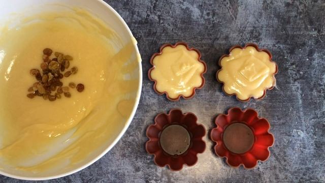 МАФФИНЫ ВАНИЛЬНЫЕ Кексы С ИЗЮМОМ ПРОСТОЙ и БЫСТРЫЙ РЕЦЕПТ смотреть онлайн