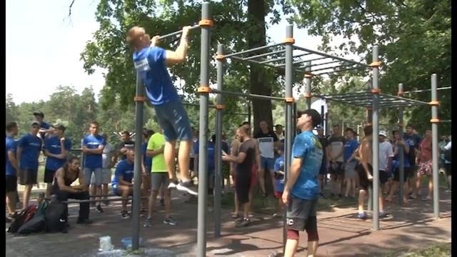 Во втором этапе «Атомного воркаута» участвовали 76 спортивных зареченцев смотреть онлайн