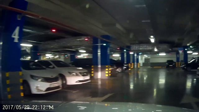 Паркинг в Mega Silk Way, Астана, Казахстан смотреть онлайн