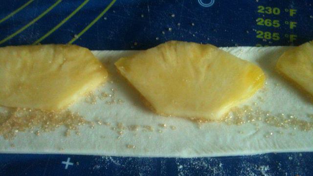 Слойки-розочки с ананасом