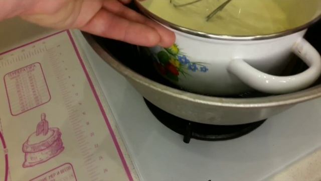 МЕРЕНГОВЫЙ РУЛЕТ, С ЗАВАРНЫМ СМЕТАННЫМ КРЕМОМ