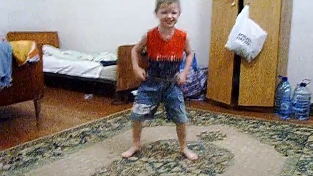 танец  6-летнего  мальчика
