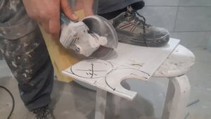 Резка плитки почти без пыли.