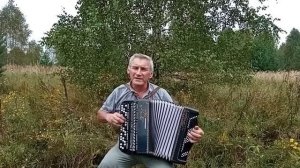 цветёт цветёт возле дома калина