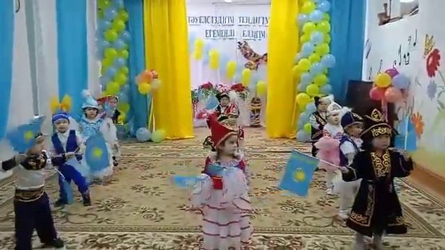 Танец наших прелестных детишек,в садике?????!! Посвященный к Дню Независимости Казахстана ??♥ смотреть онлайн