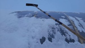 Простой скребок для удаления снега с теплицы.