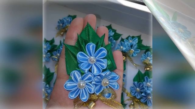 Броши-незабудки для выпускников в технике "канзаши". Фото работ. смотреть онлайн