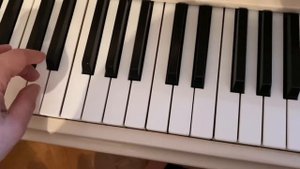 Играем первую Песенку Кошка села на такси 2 руками