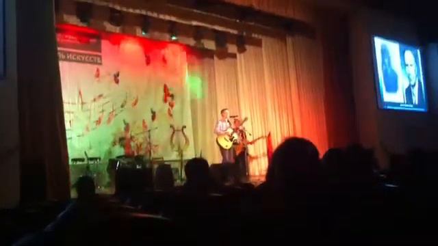 В руках автомат, потому что солдат смотреть онлайн