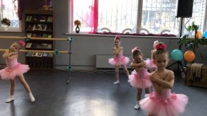 Танец «маленькая страна»