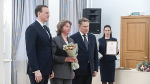 Лучших медработников региона наградили в областном Правительстве