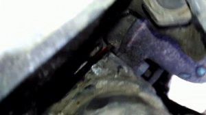 Замена патрубка между помпой и термостата 406 двигатель .
