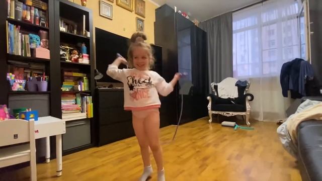 27.05.2021. Даниэла на домашней вечерней тренировки перед сном ) смотреть онлайн