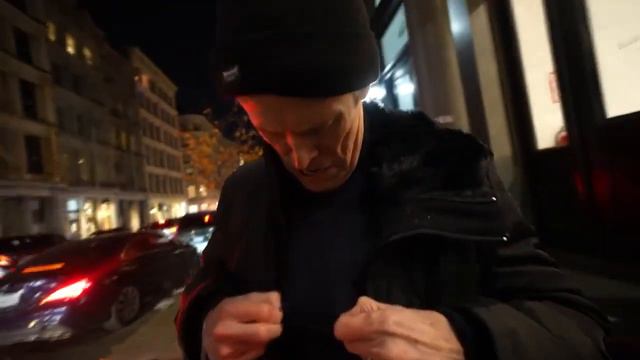 уиллем Дефо поесняет за стоник