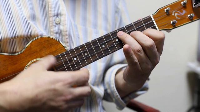 Fragile - Sting  on ukulele instrumental cover смотреть онлайн