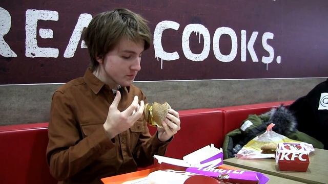 РУССКИЕ НЕДЕЛИ//ЧТО ЕДЯТ В KFC?? смотреть онлайн