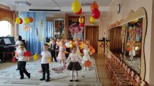 Песня "Осень в золотой косынке". /Музыка и слова Н. П. Бобковой/.
