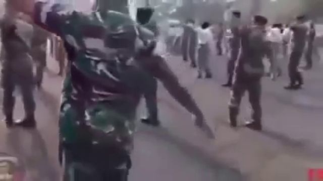 Солдаты танцуют