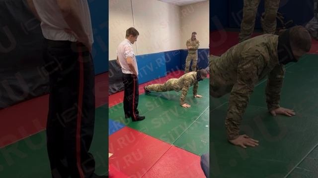 В преддверии Дня защитника Отечества сургутский ОМОН устроил экскурсию для школьников